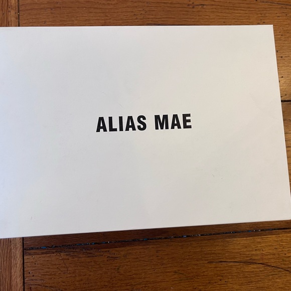 Gorgeous! Snake skin heels !!!! New in box never worn!!!! - Picture 10 of 11